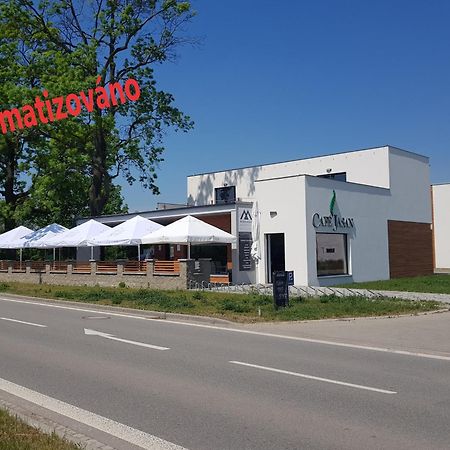 Apartmany Miromar Podivin Exteriör bild