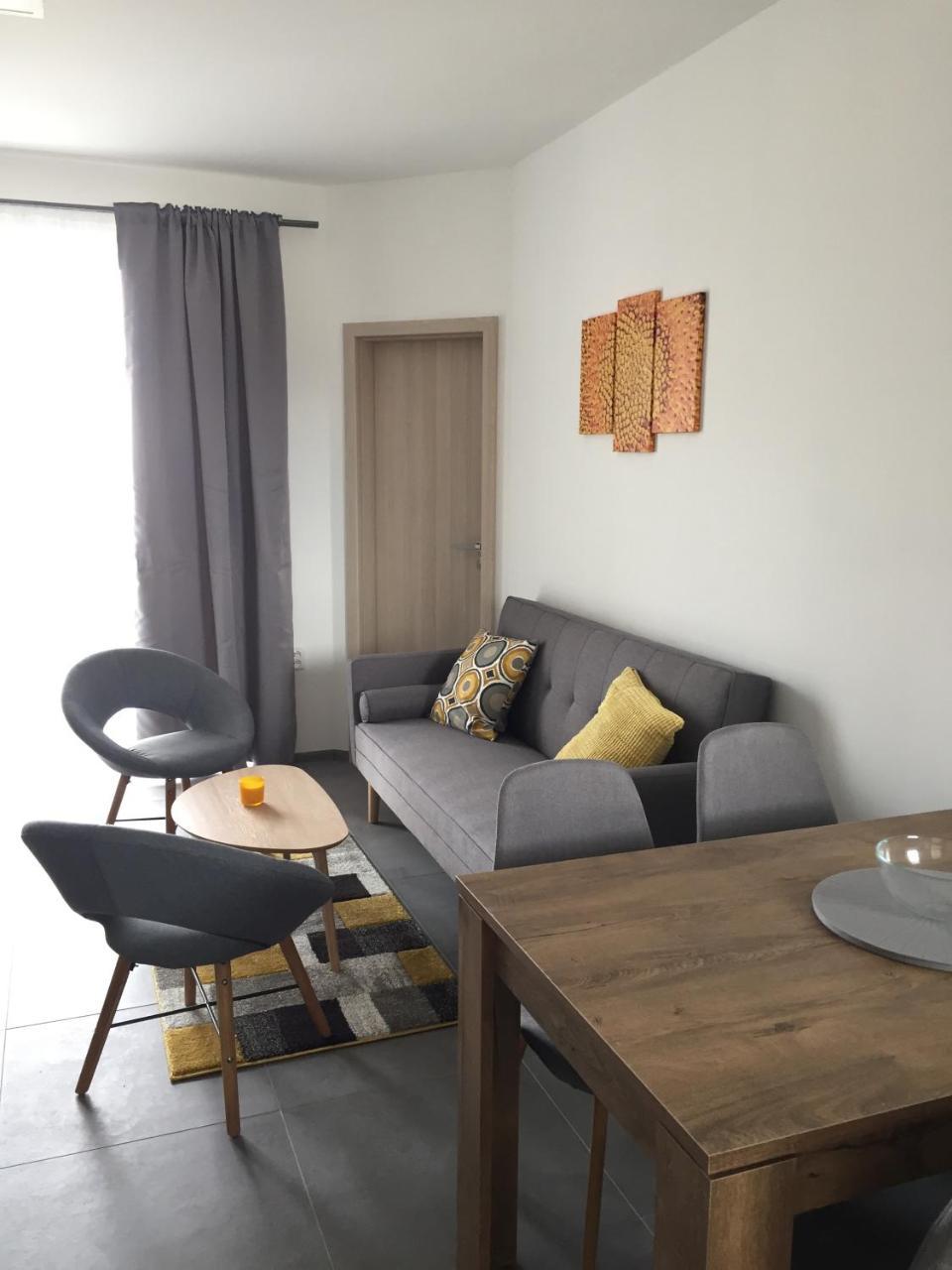 Apartmany Miromar Podivin Exteriör bild